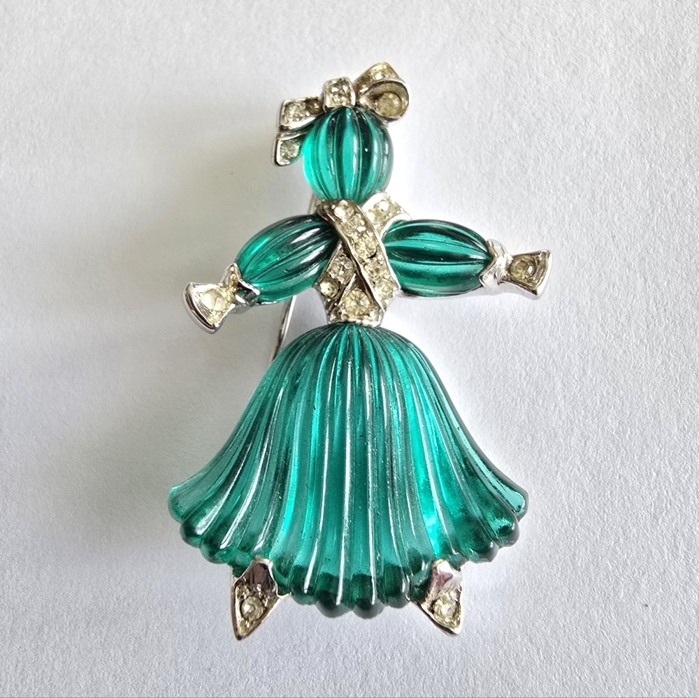 Vintage Trifari Pom Pom brooch pin green ragdoll crown 1940s Alfred Philppe